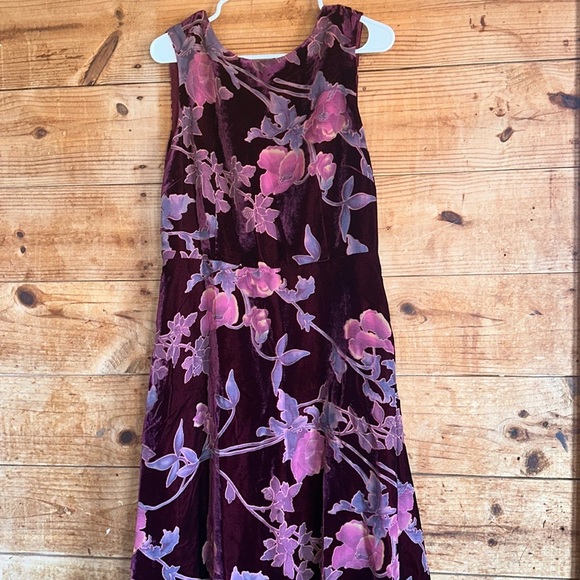 Tahari Layered Floral-Print Velvet Gow - Picture 4 of 13